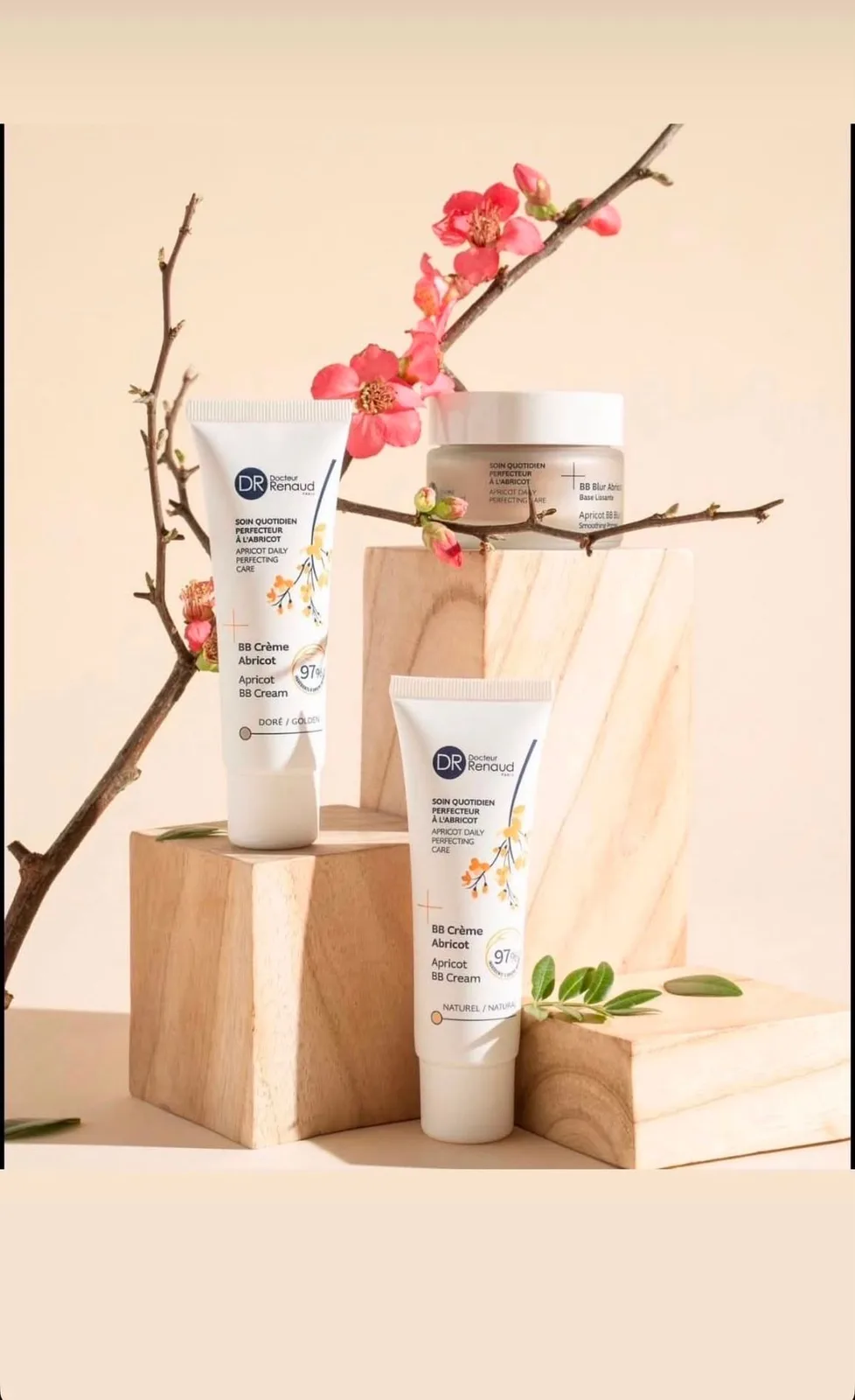 Produkte von Docteur Renaud mit Kirschblüten